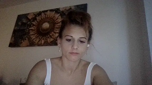 Snapshot of Bellaa25 chatting on 04/26/26, 04:32 Bellaa25 online show from 04/26/26, 04:32