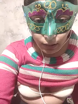 Snapshot of SubmissiveKaur chatting on 12/17/25, 12:11 SubmissiveKaur online show from 12/17/25, 12:11