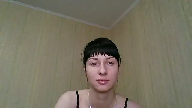 Snapshot of -Huntress- chatting on 12/16/25, 07:30 -Huntress- online show from 12/16/25, 07:30