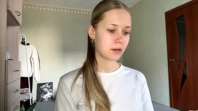 Snapshot of ZaidaSchwarten chatting on 03/01/26, 01:24 ZaidaSchwarten online show from 03/01/26, 01:24