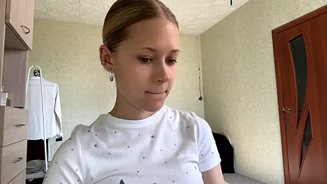 Snapshot of ZaidaSchwarten chatting on 03/14/26, 01:05 ZaidaSchwarten online show from 03/14/26, 01:05