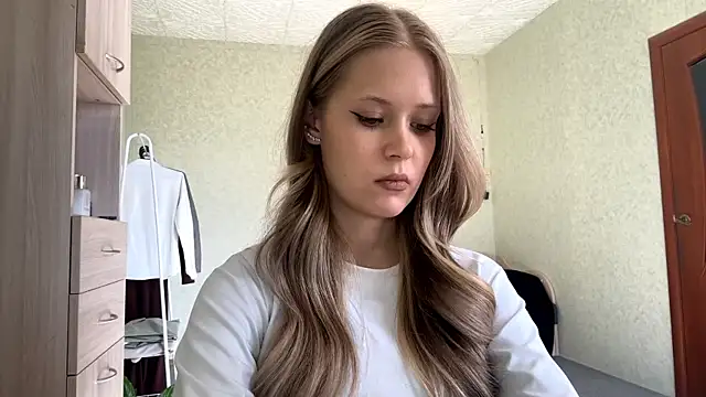 Snapshot of ZaidaSchwarten chatting on 03/16/26, 11:47 ZaidaSchwarten online show from 03/16/26, 11:47