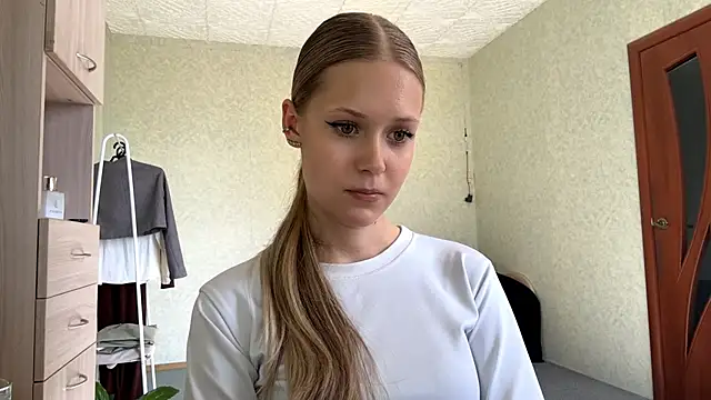 Snapshot of ZaidaSchwarten chatting on 03/17/26, 11:57 ZaidaSchwarten online show from 03/17/26, 11:57