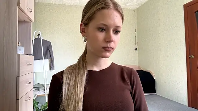 Snapshot of ZaidaSchwarten chatting on 03/19/26, 11:36 ZaidaSchwarten online show from 03/19/26, 11:36