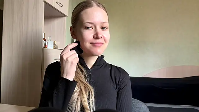Snapshot of ZaidaSchwarten chatting on 03/21/26, 08:30 ZaidaSchwarten online show from 03/21/26, 08:30