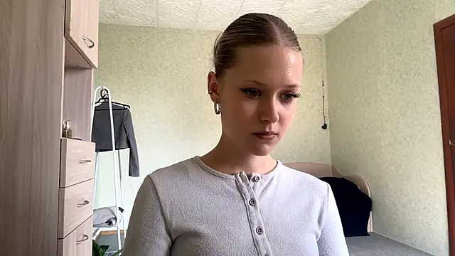 Snapshot of ZaidaSchwarten chatting on 03/27/26, 12:16 ZaidaSchwarten online show from 03/27/26, 12:16