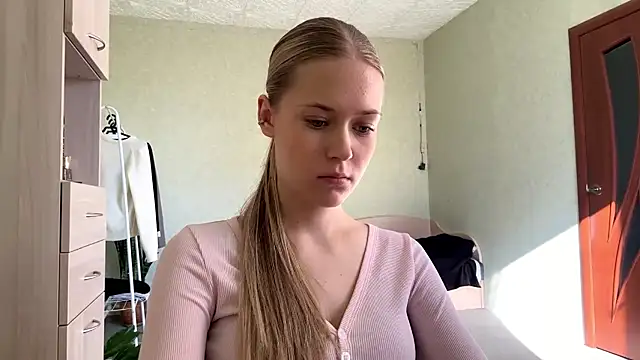 Snapshot of ZaidaSchwarten chatting on 04/18/26, 02:10 ZaidaSchwarten online show from 04/18/26, 02:10