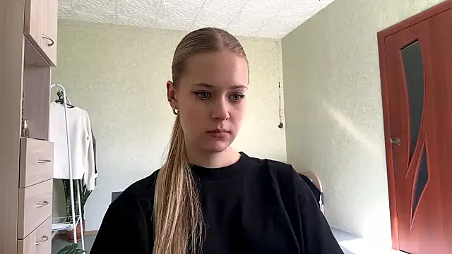 Snapshot of ZaidaSchwarten chatting on 04/24/26, 01:13 ZaidaSchwarten online show from 04/24/26, 01:13