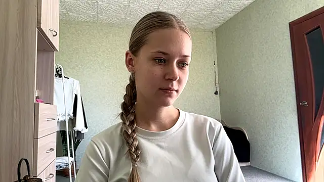 Snapshot of ZaidaSchwarten chatting on 05/02/26, 02:22 ZaidaSchwarten online show from 05/02/26, 02:22