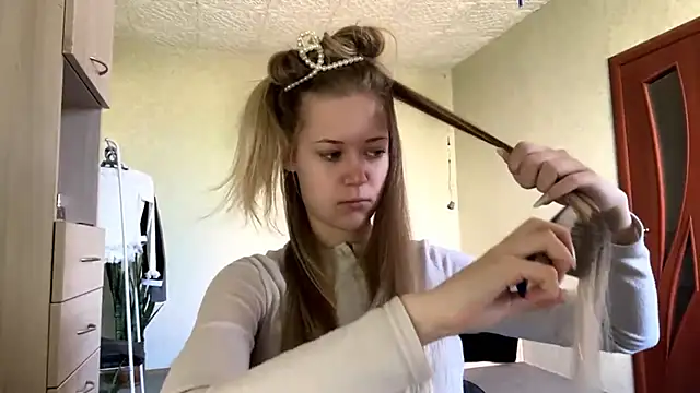 Snapshot of ZaidaSchwarten chatting on 05/14/26, 05:25 ZaidaSchwarten online show from 05/14/26, 05:25
