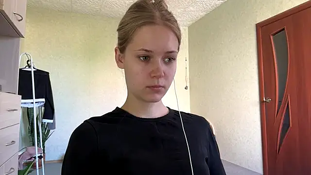 Snapshot of ZaidaSchwarten chatting on 05/17/26, 05:16 ZaidaSchwarten online show from 05/17/26, 05:16