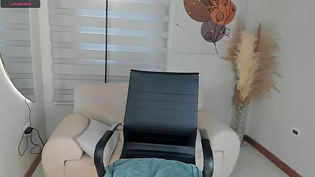 Snapshot of ValerieAustin chatting on 12/23/24, 09:08 ValerieAustin online show from 12/23/24, 09:08