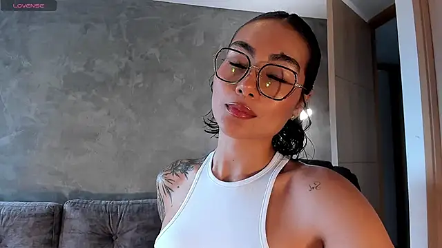 Snapshot of ValerieAustin chatting on 11/24/25, 03:23 ValerieAustin online show from 11/24/25, 03:23