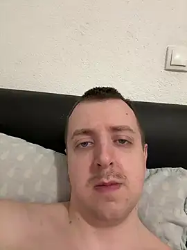 Snapshot of BezzBoii@xh chatting on 02/08/25, 04:04 BezzBoiixh online show from 02/08/25, 04:04