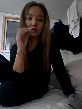 Snapshot of SherrylShaw chatting on 12/14/25, 04:01 SherrylShaw online show from 12/14/25, 04:01