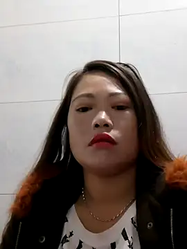 Snapshot of yana-zz chatting on 12/14/25, 02:11 yana-zz online show from 12/14/25, 02:11