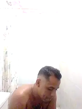 Snapshot of lesoley chatting on 12/15/25, 01:32 lesoley online show from 12/15/25, 01:32