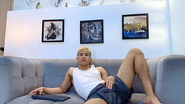 Snapshot of YOUNG_GUYS1 chatting on 04/16/26, 07:20 YOUNG GUYS1 online show from 04/16/26, 07:20
