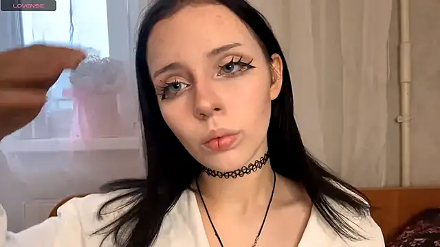 Snapshot of Eva_blo0m chatting on 12/15/25, 09:02 Eva blo0m online show from 12/15/25, 09:02