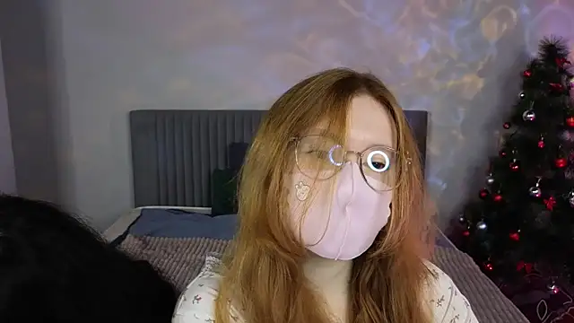 Snapshot of CaramelCigarettesss chatting on 12/14/25, 01:11 CaramelCigarettesss online show from 12/14/25, 01:11