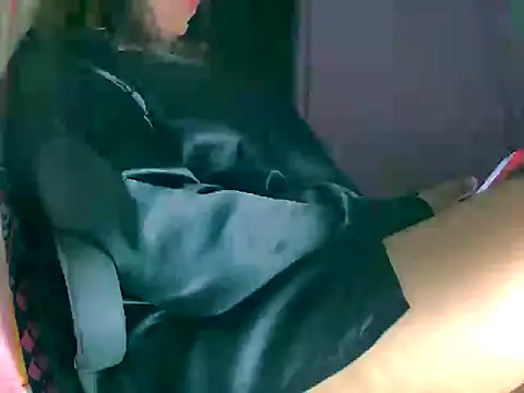 Snapshot of butterflyslay chatting on 12/13/25, 09:09 butterflyslay online show from 12/13/25, 09:09