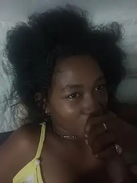 Snapshot of SkinnyAndBrunette chatting on 12/21/25, 09:22 SkinnyAndBrunette online show from 12/21/25, 09:22