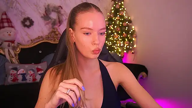 Snapshot of MollyyMayy chatting on 12/22/25, 03:20 MollyyMayy online show from 12/22/25, 03:20