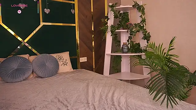 Snapshot of MollyyMayy chatting on 03/02/26, 12:23 MollyyMayy online show from 03/02/26, 12:23