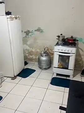 Snapshot of _-_charmosa chatting on 12/14/25, 03:23 - charmosa online show from 12/14/25, 03:23