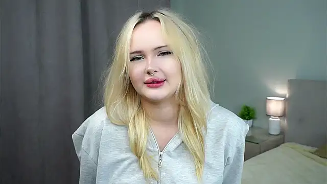 JuanaMessel online show from 12/15/25, 07:23