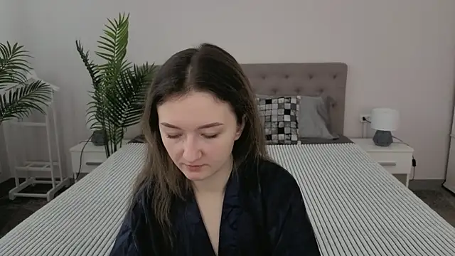 Snapshot of CyrenaLuxe chatting on 03/25/26, 06:41 CyrenaLuxe online show from 03/25/26, 06:41