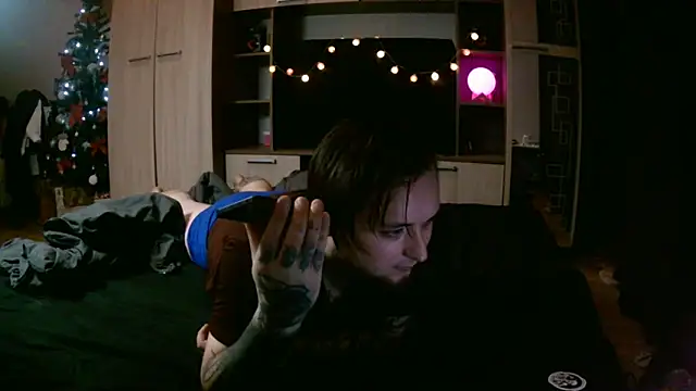 Snapshot of punksshow chatting on 12/17/25, 03:18 punksshow online show from 12/17/25, 03:18