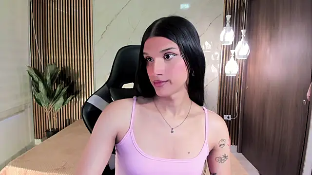 Snapshot of Bianca_baldwin_ chatting on 12/14/25, 08:57 Bianca baldwin online show from 12/14/25, 08:57