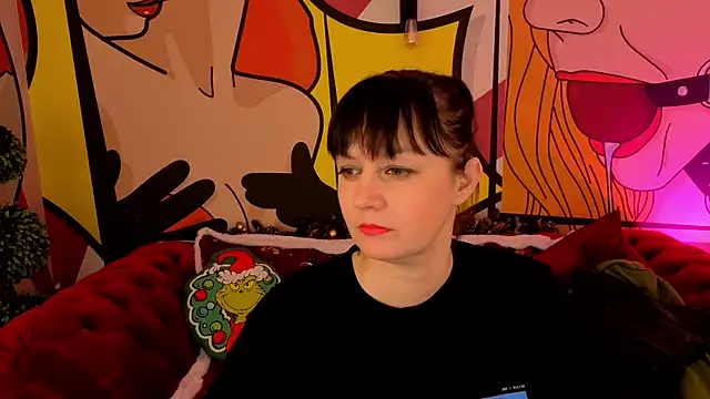 Snapshot of MariStorm chatting on 12/17/25, 02:23 MariStorm online show from 12/17/25, 02:23