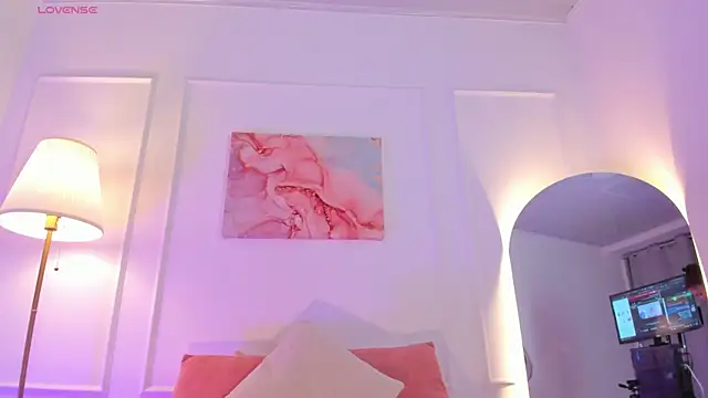 Amelia Saenz  online show from 05/26/26, 07:54