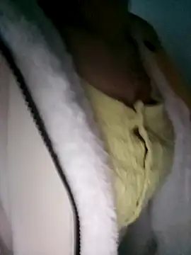 Snapshot of SweetBerry-91 chatting on 12/14/25, 01:38 SweetBerry-91 online show from 12/14/25, 01:38