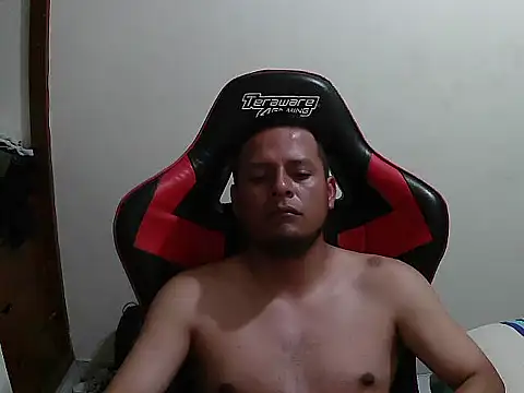 Snapshot of MonkeydacexD94 chatting on 12/15/25, 03:27 MonkeydacexD94 online show from 12/15/25, 03:27