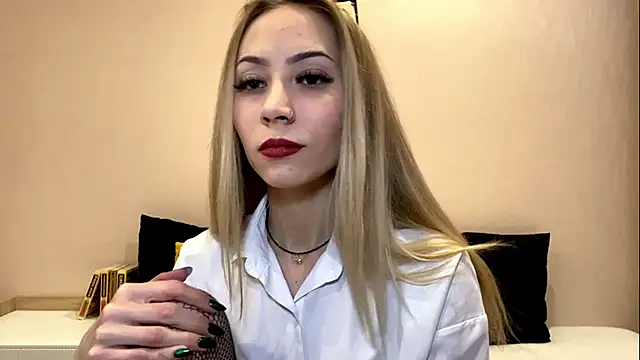 Snapshot of sun_under_skyy chatting on 12/17/25, 09:15 sun under skyy online show from 12/17/25, 09:15