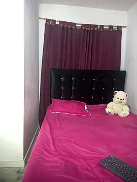 Snapshot of Sophia_Moons_ chatting on 02/02/26, 12:53 Sophia Moons online show from 02/02/26, 12:53