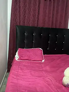 Snapshot of Sophia_Moons_ chatting on 02/19/26, 05:03 Sophia Moons online show from 02/19/26, 05:03