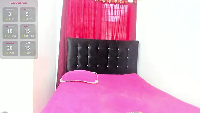 Snapshot of Sophia_Moons_ chatting on 02/21/26, 03:46 Sophia Moons online show from 02/21/26, 03:46
