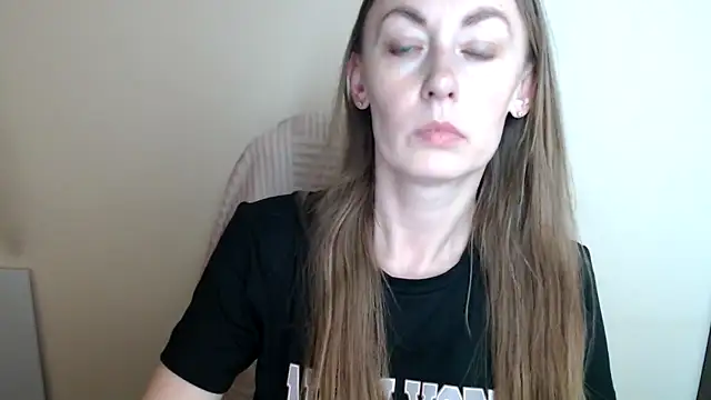 LiaSeass  online show from 06/10/26, 12:15