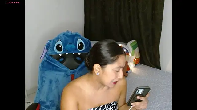 Snapshot of NovahPerotti chatting on 08/04/26, 01:09 NovahPerotti online show from 08/04/26, 01:09