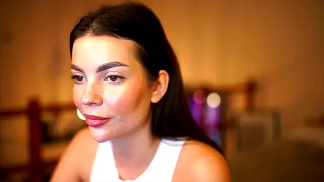 Snapshot of VibrantTunes chatting on 12/14/25, 04:12 VibrantTunes online show from 12/14/25, 04:12