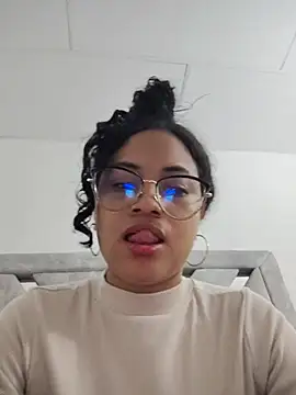 Snapshot of DAFNNEE_HOT chatting on 06/17/26, 01:56 DAFNNEE HOT online show from 06/17/26, 01:56