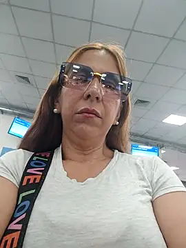 Snapshot of cari75 chatting on 03/03/26, 01:17 cari75 online show from 03/03/26, 01:17