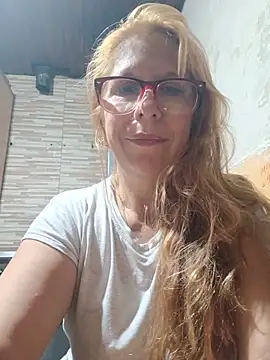 Snapshot of cari75 chatting on 06/13/26, 08:01 cari75 online show from 06/13/26, 08:01