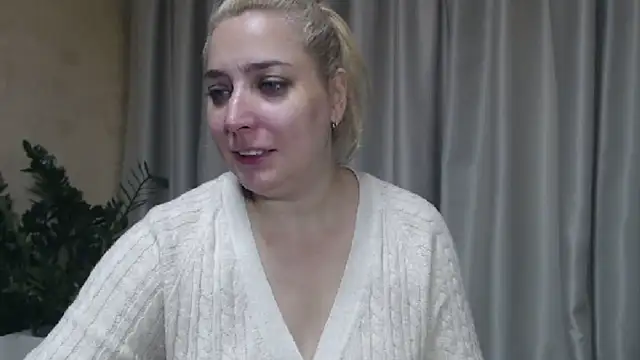 Snapshot of sweetpussy13 chatting on 10/08/25, 05:38 sweetpussy13 online show from 10/08/25, 05:38