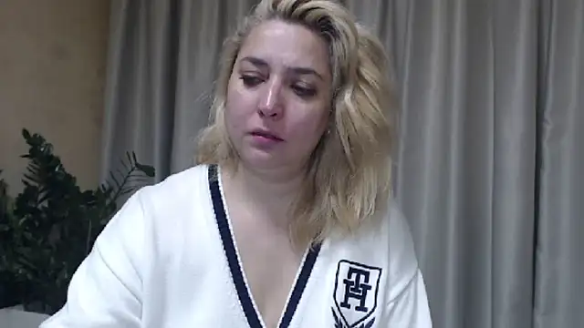 Snapshot of sweetpussy13 chatting on 10/18/25, 06:16 sweetpussy13 online show from 10/18/25, 06:16