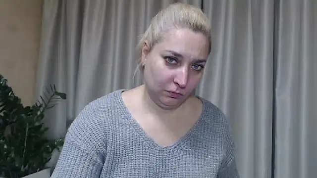 Snapshot of sweetpussy13 chatting on 10/22/25, 06:02 sweetpussy13 online show from 10/22/25, 06:02